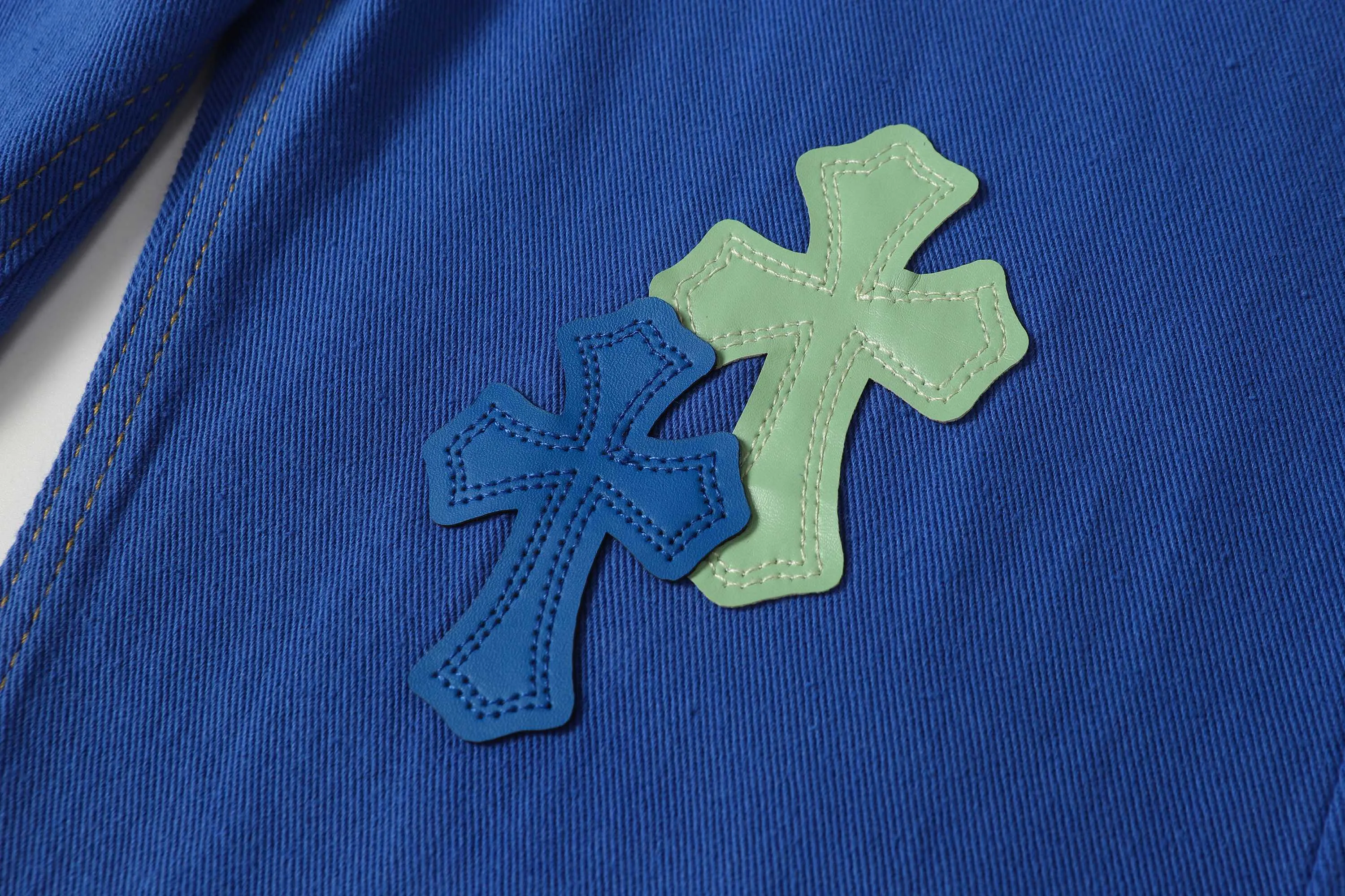 P256 Actual photo [High quality] Coding: LH7408 Color: Picture color Size: S to XXXL - Chrome Hearts/Chrome Hearts Classic colored leather cross washed color cloth unisex denim trousers - Vibe style straight stacked god-level version - Carbon fine bias denim color cloth - Old vintage complete set of hardware - Chrome Hearts high version uses high ounce custom fabrics, enzyme washing and soft color fixation, soft and thick to wear The details are all produced by pure hand polishing and craftsmanship. All-over jacquard fabrics have unique design styles. Multiple processes create a full retro feel. Niche unique non-colliding shirts. Customized old spray-painted buttons. Every detail is crafted with craftsmanship. Size Pants length Waist Hips Unit cm S 98 68 100 M 99 72 104 L 100 76 108 XL 101 80 112 XXL 102 84 116 XXXL 103 88 120